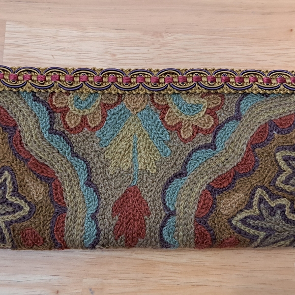 Lorren Bell Floral Tapestry Clutch with Faux Tortoiseshell Zipper Pull - Picture 6 of 10